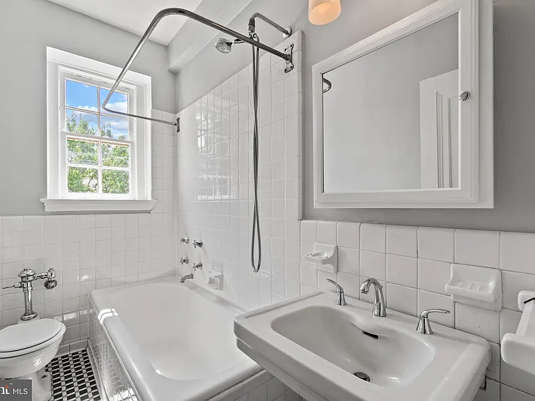 2737 Devonshire Pl NW #110 — Photo 15