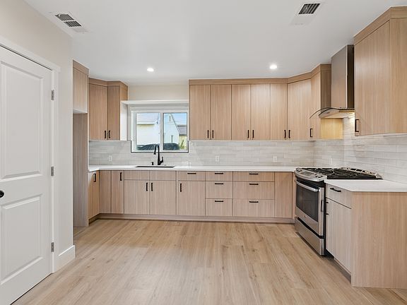 5th image of 6708 Riverton Ave