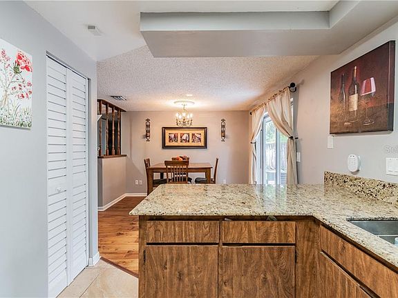 5th image of 3317 Northlawn Dr