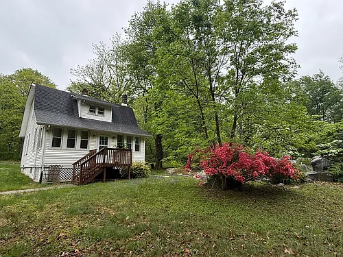 407 Long Hill Rd Photo 1