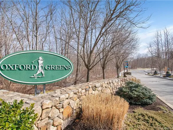 186 Country Club Dr, Oxford, CT 06478