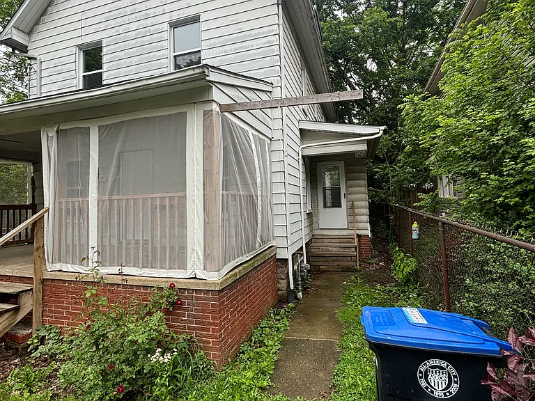 1278 Beardsley St — Photo 4