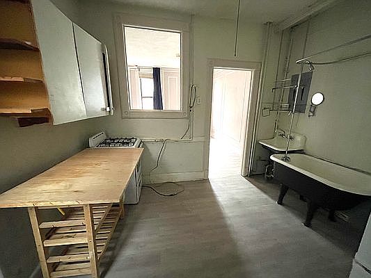 5th image of 163 E 99th St APT 15