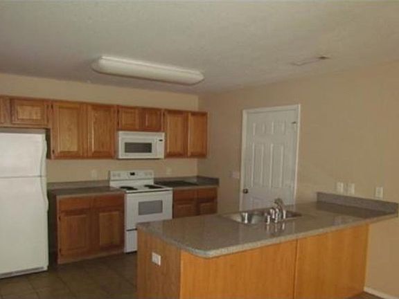3rd image of 1620 N Evening Shade Dr