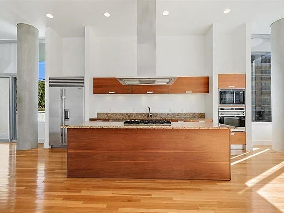 4th image of 4646 Broadway St #1S