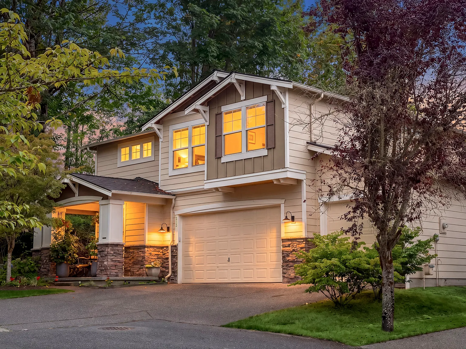 5 bed, 3256 sqft, $5,000 — Photo 1