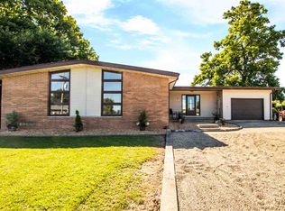 302 Harris Rd, East Peoria, IL 61611