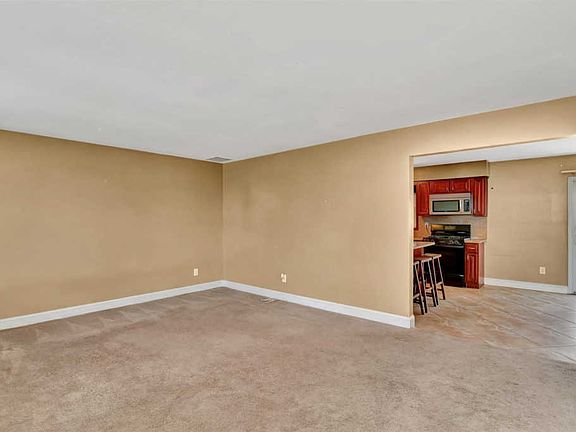 3rd image of 767 Barberry Dr