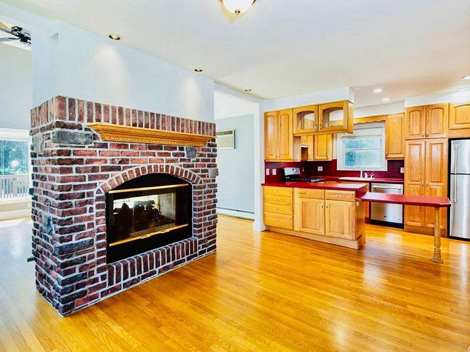 1st image of 440 Halstead Ave #3