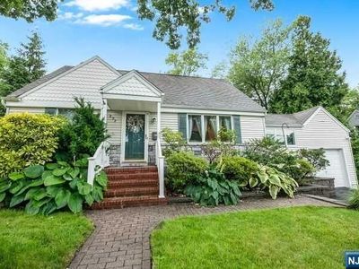 277 Lincoln Blvd, Emerson, NJ, 07630