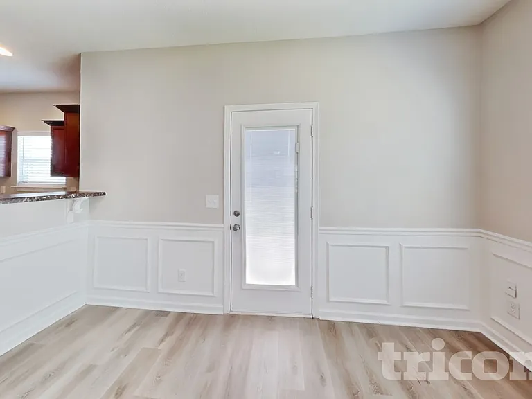 1107 Selous Dr — Photo 4
