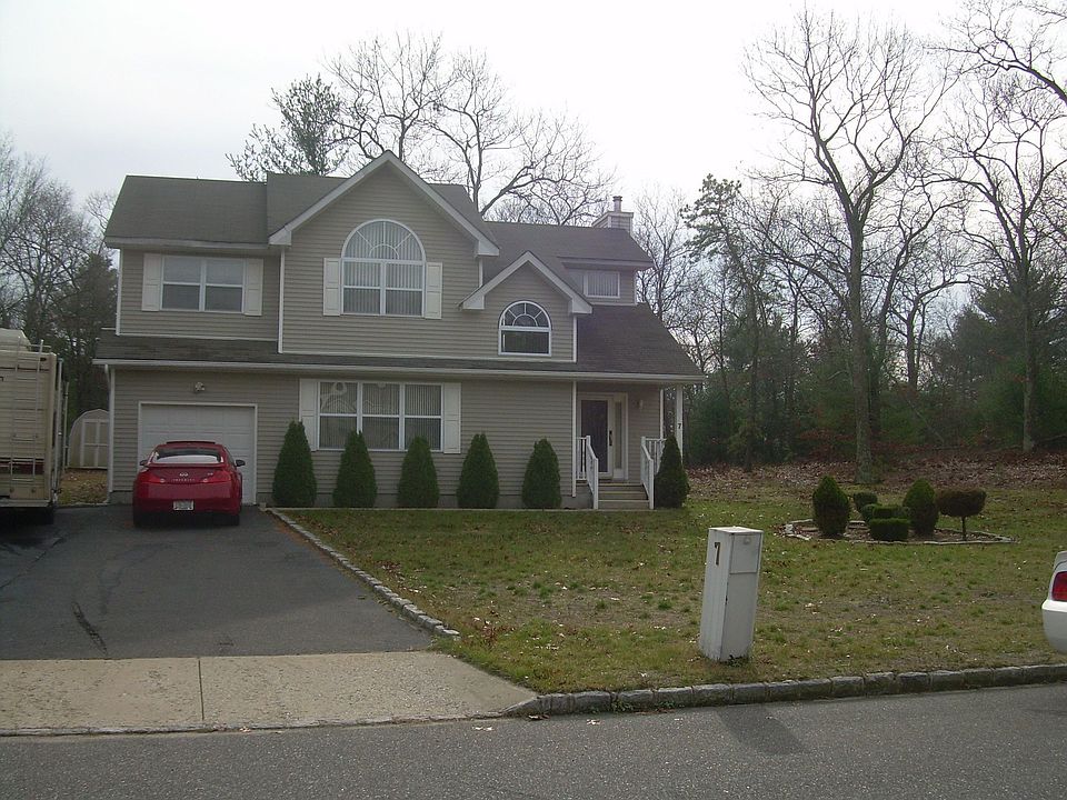 8 Year Young 4 Bed 2.5 Bath Colonial On Cul-De-Sac
