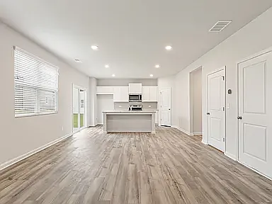 979 Prudence Dr — Photo 5