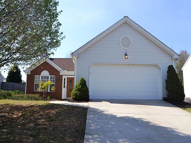 1st image of 221 Bonnie Woods Dr