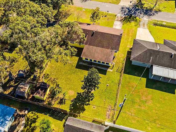 3rd image of 206 Marion Dr