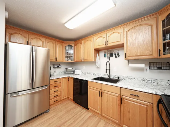 50 East Hill Road APT 2F, Canton, CT 06019