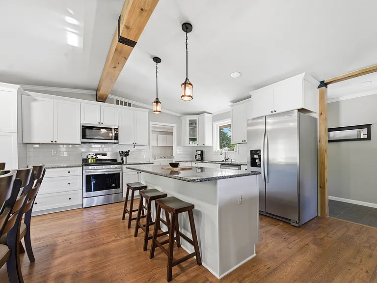 2925 N Jackson Blvd — Photo 4