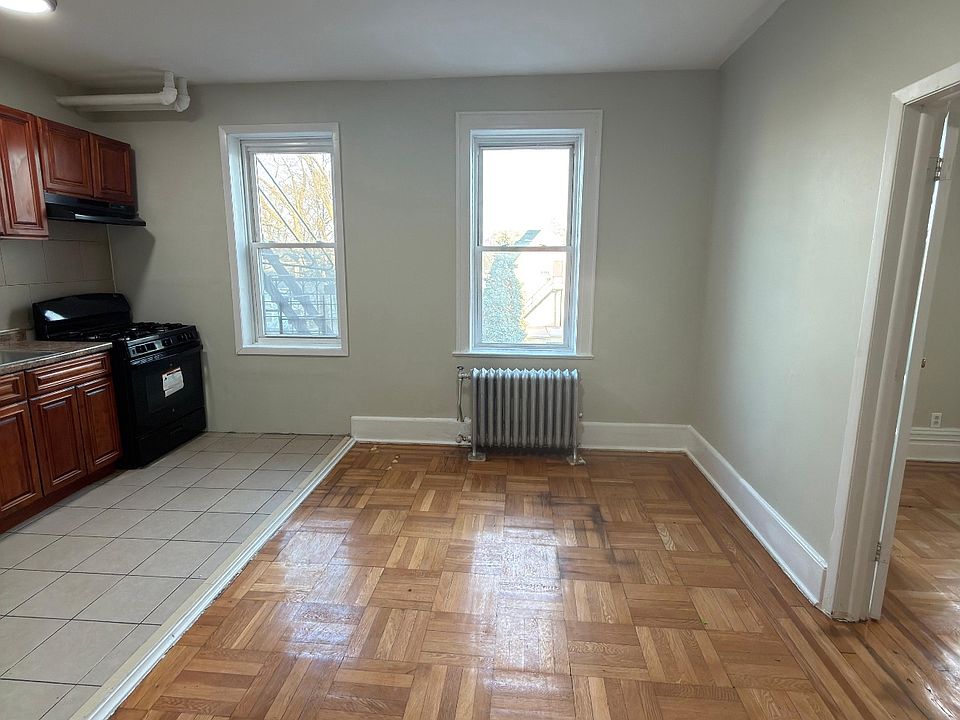 2nd image of 197 Roseville Ave #22