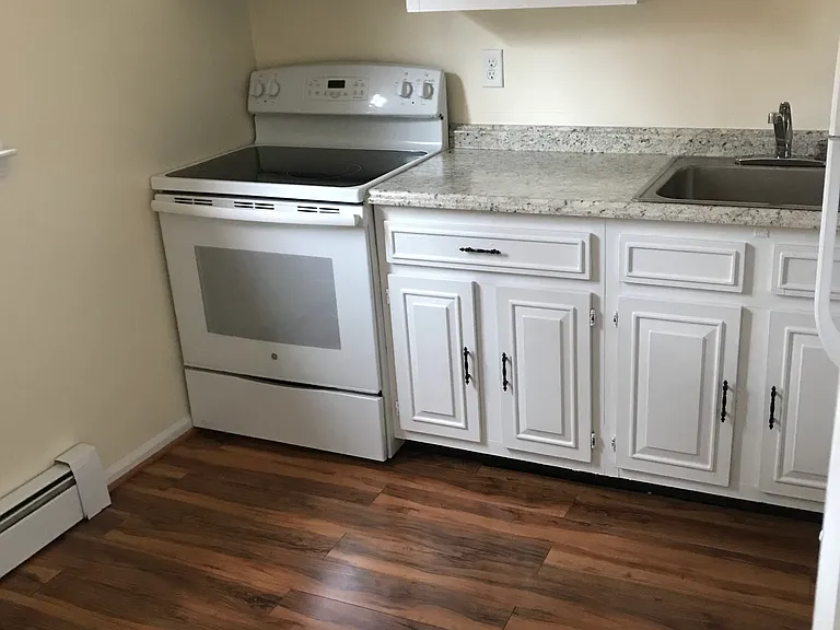320 E Main St — Photo 8