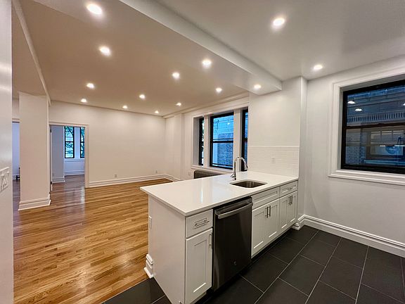 3rd image of 412 Cathedral Pkwy #44