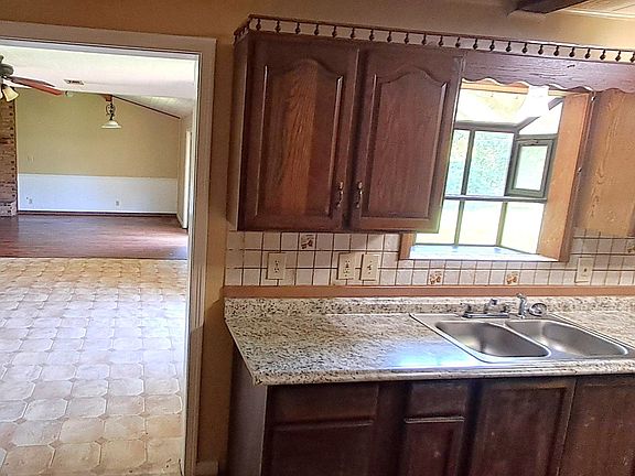 4th image of 507 Camellia Ave