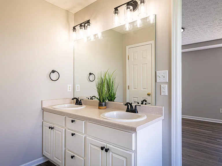 1315 Hunters Way Ct — Photo 17