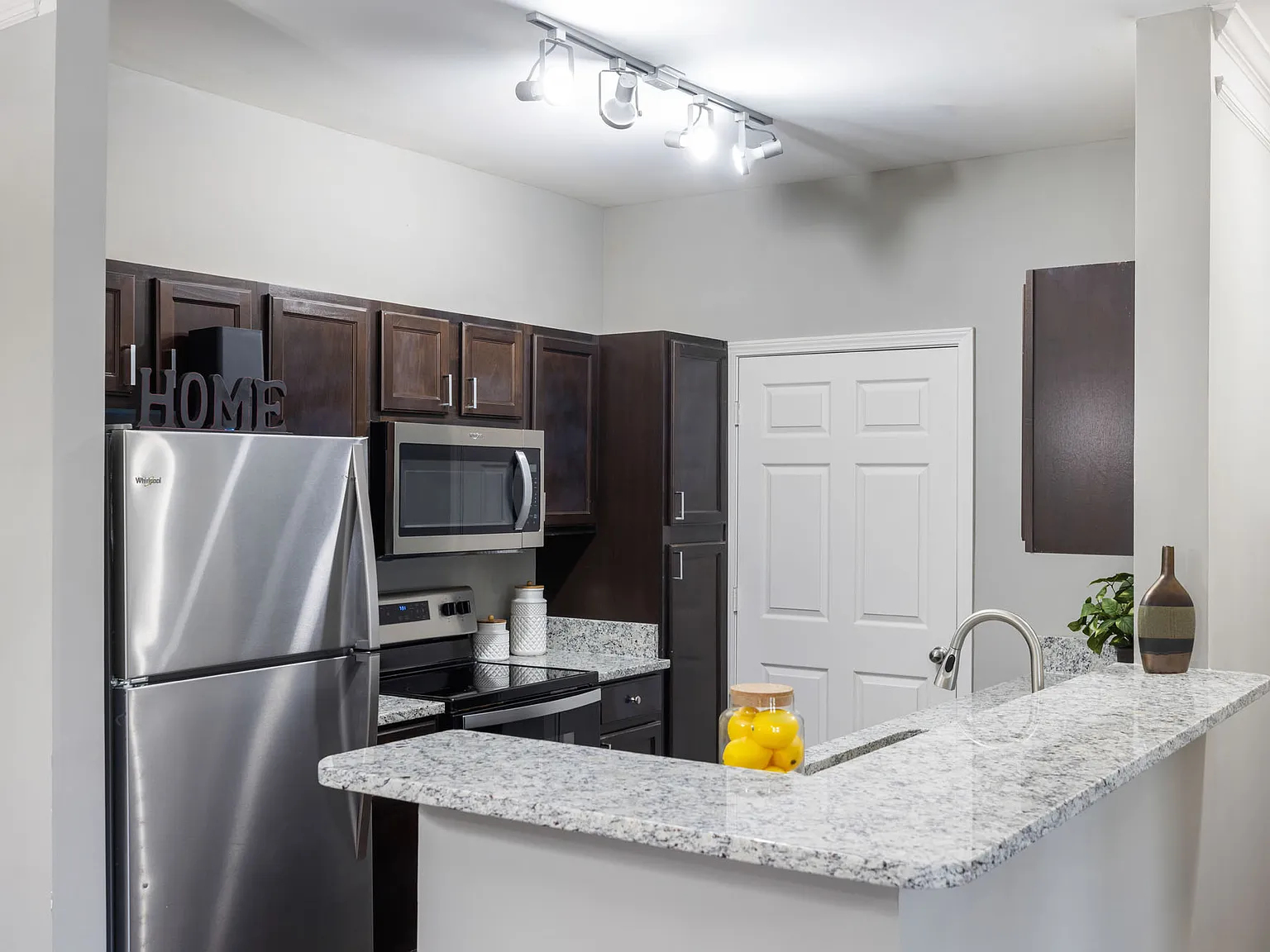 Lauren Ridge Apartment Homes — Photo 1