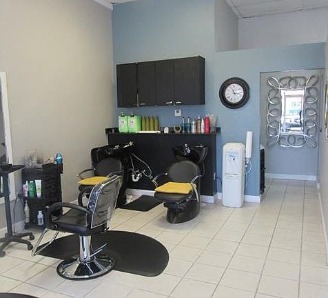 3rd image of 2110 Santa Barbara Blvd N