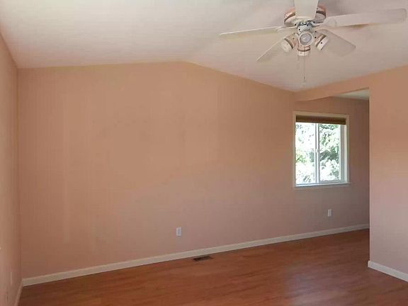 5th image of 4707 Caspian Ave