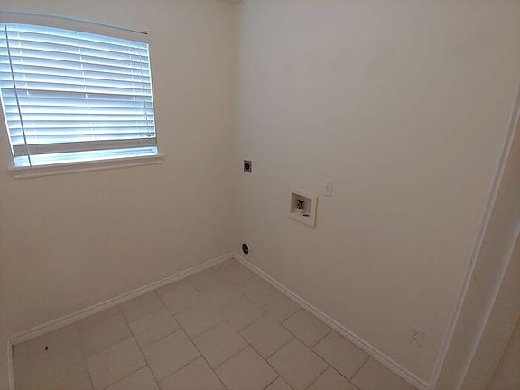 3rd image of 4821 Lake Livingston Dr