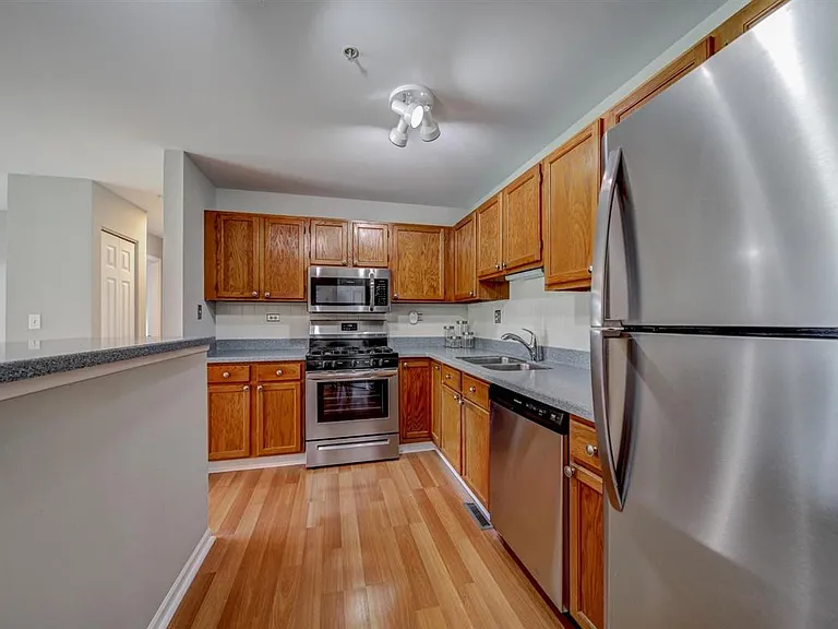 5S530 Scots Dr #18F — Photo 7