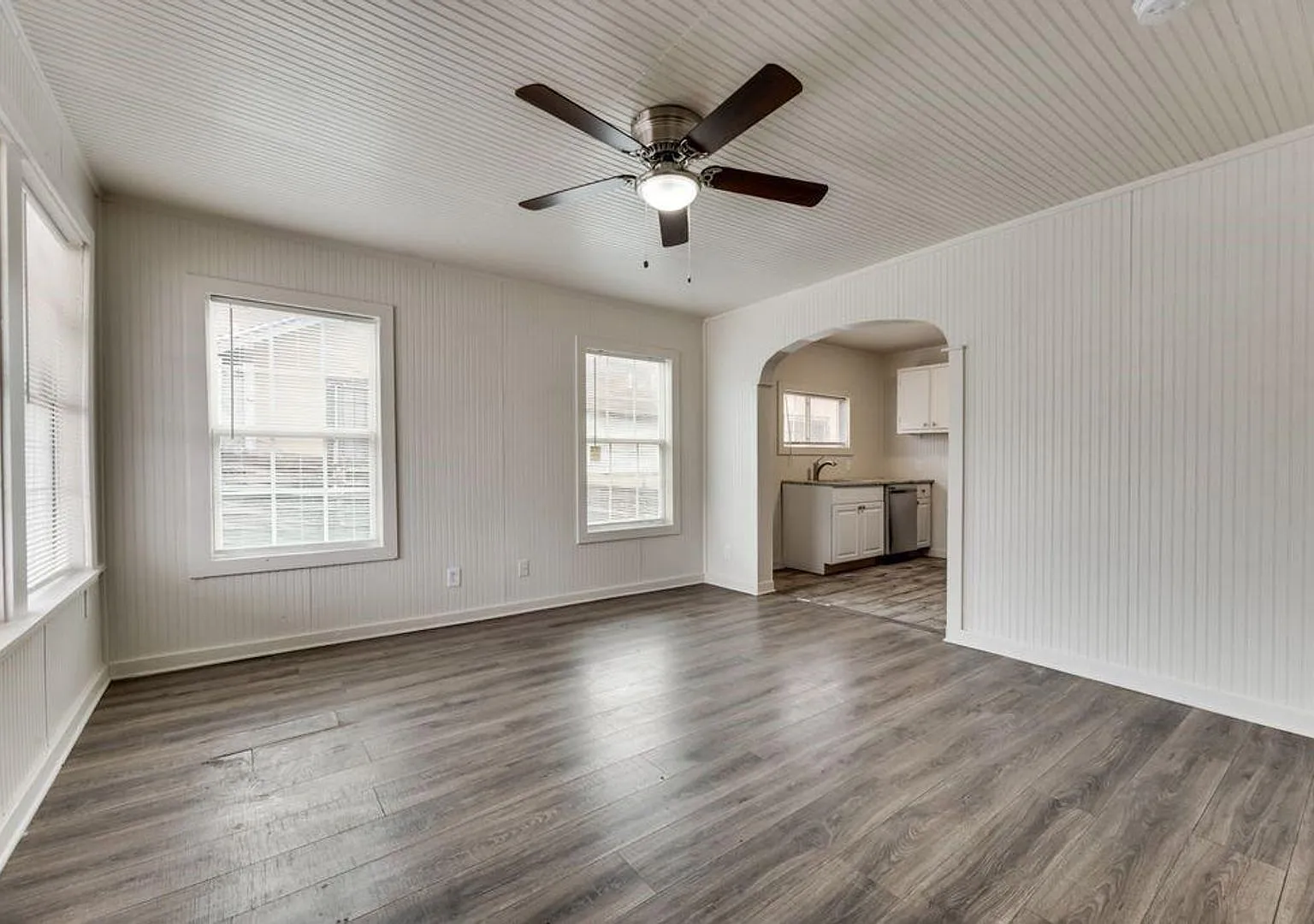 This charming two bedroom one bathroom — Photo 2