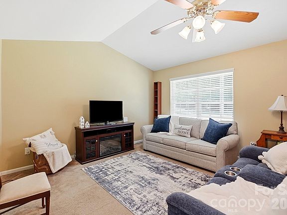 5th image of 5204 Greenwood Ln