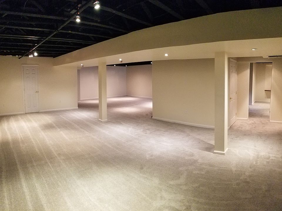 HUGE FINISHED BASEMENT 