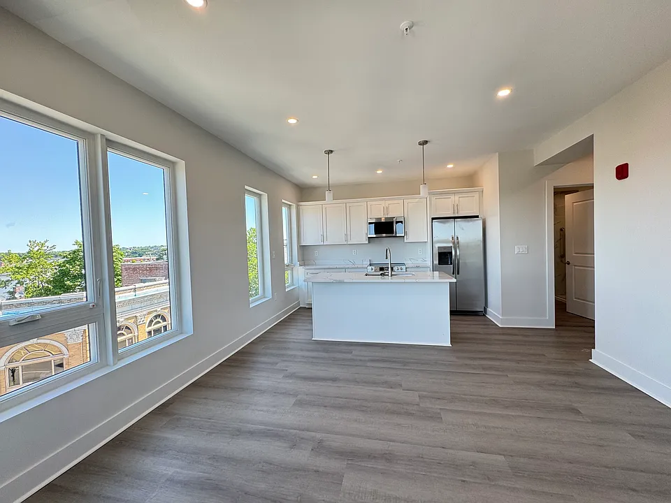 386 Atwells Ave #2A