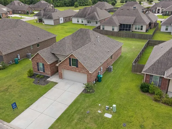 8900 Cresson Dr, Denham Springs, LA 70726