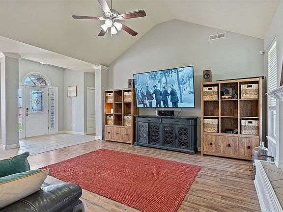 4th image of 101 Blair Cir