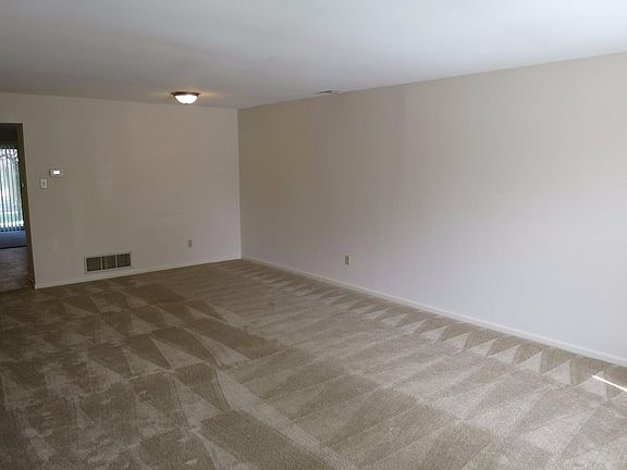 2nd image of 52 Ardsley Ct