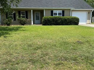 384 Northwoods Dr, Raeford, NC 28376
