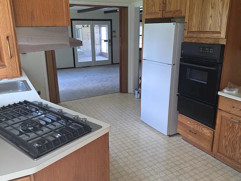 104 S Johnson Ave — Photo 6