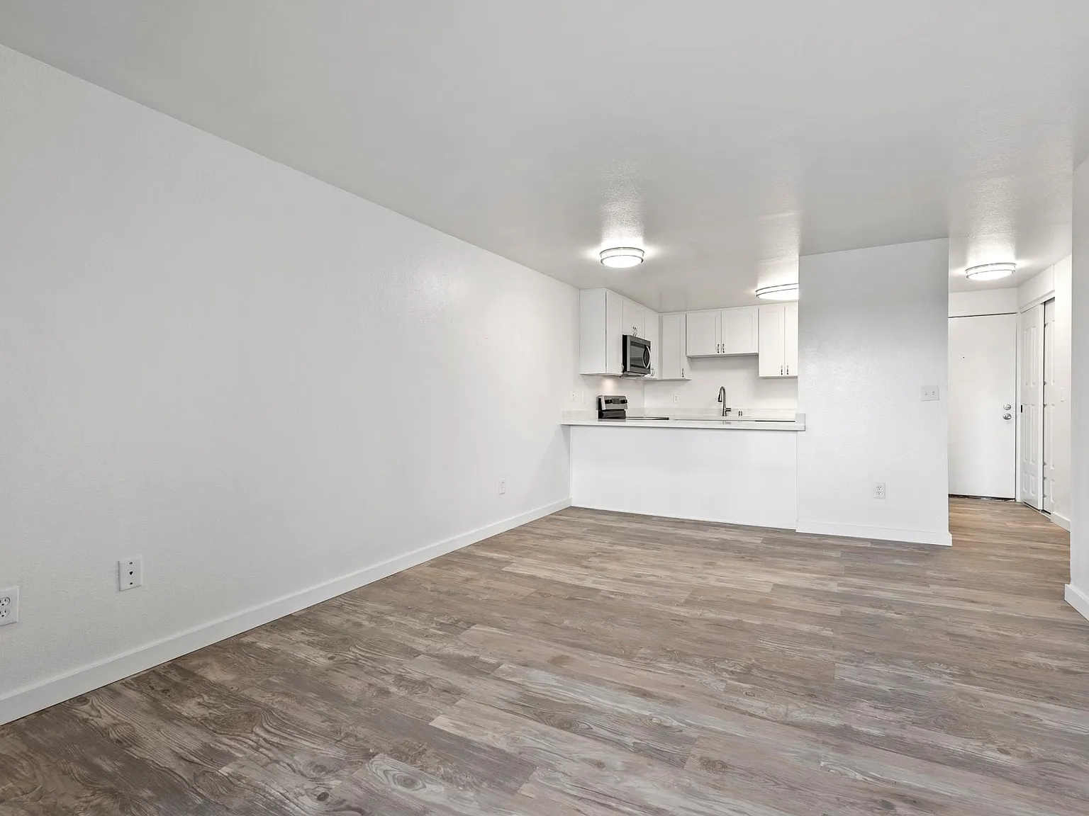 Michelle Apartments — Photo 3