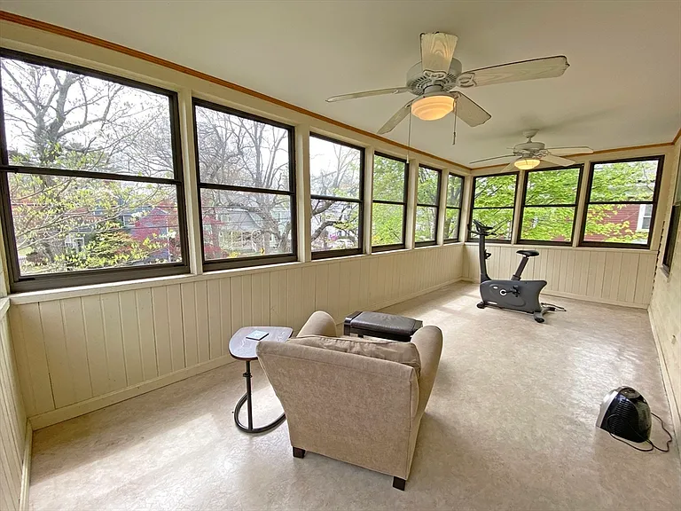 263 Auburndale Ave — Photo 2