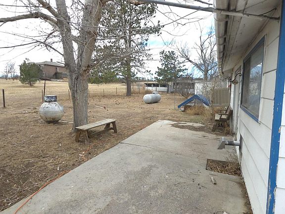 4th image of 1476 Coates Ave