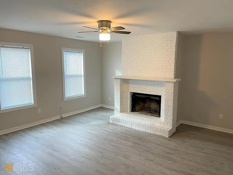 907 Silverwood Dr #907 — Photo 4