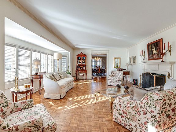 5th image of 846 Larchmont Ln