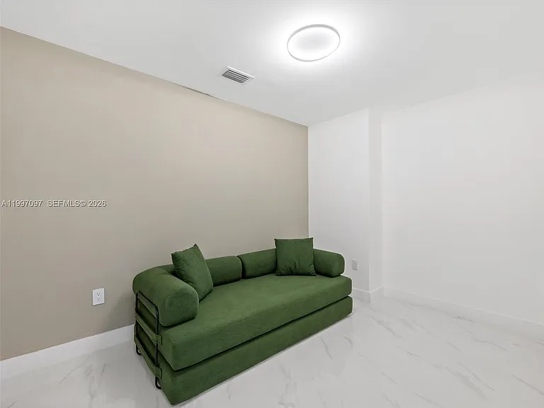 700 NE 24th St #606 — Photo 23