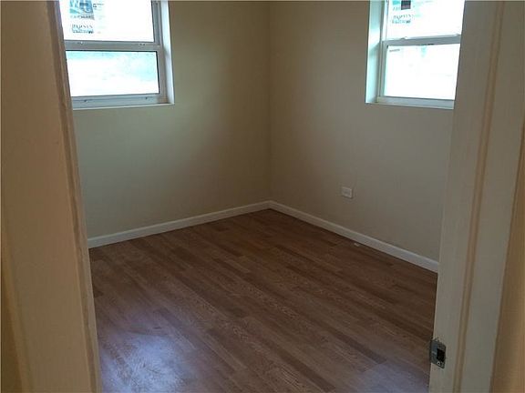 4th image of 1320 NE 202nd St