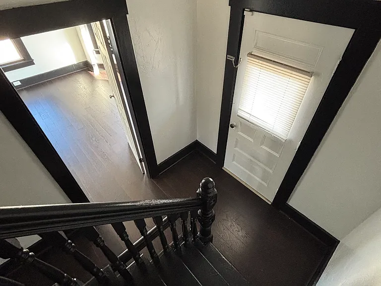 544 Crescent St — Photo 3