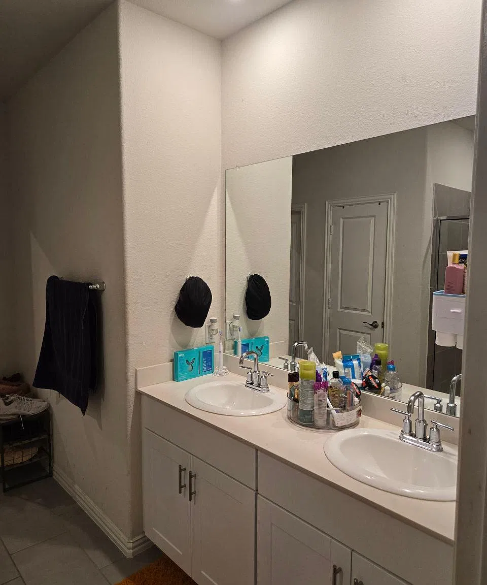 4 bed, 2.5 bath, 2000 sqft, $2,350 — Photo 2