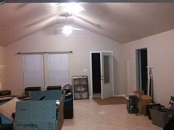 4th image of 849 Pecan Ln